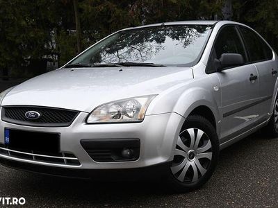 Culoareargint Second-hand 2006 Ford Focus Ghia Hatchback | 2.990 EUR (Puțin scump)