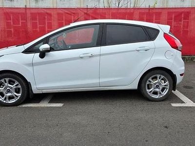 Second-hand Ford Fiesta Trend 95 CP (69 kW) 2015 Culoarealb Hatchback