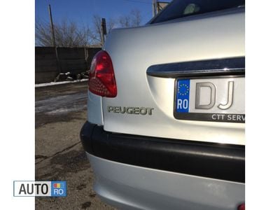 Second-hand Peugeot 206 75 CP (55 kW) 2008 Argintiu Berlinǎ