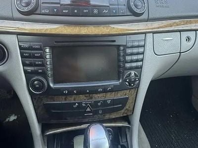 Second-hand Mercedes E320 224 CP (164 kW) 2006 Negru Berlinǎ