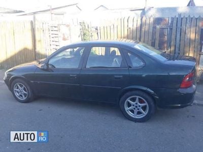 Second-hand Opel Vectra 101 CP (74 kW) 1998 Verde Cabrio