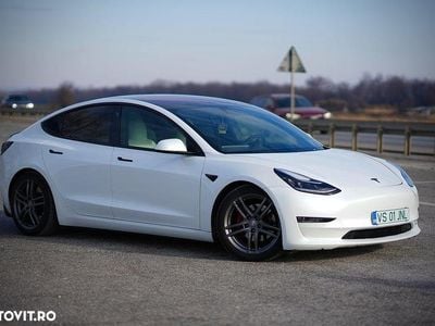 Culoarealb Utilizat 2019 Tesla Model 3 Berlinǎ | 22.500 EUR (Preț bun)