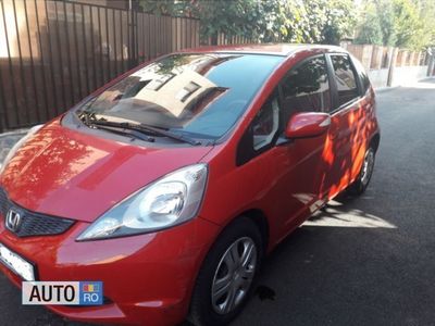 Second-hand Honda Jazz 100 CP (73 kW) 2011 Rosu Hatchback