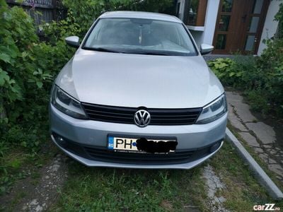 Second-hand VW Jetta 105 CP (77 kW) 2011 Argintiu Berlinǎ