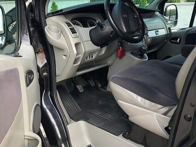 Culoarenegru Utilizat 2009 Renault Trafic Monovolum | 6.900 EUR (Puțin scump)