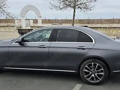Gri Utilizat 2017 Mercedes E220 Premium Berlinǎ | 27.000 EUR