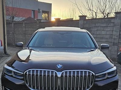 Second-hand BMW 750L Comfort Edition 400 CP (294 kW) 2019 Culoaremaro Berlinǎ