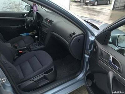 Albastru Second-hand 2005 Skoda Octavia Break | 2.200 EUR