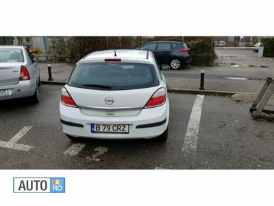 Alb Utilizat 2005 Opel Astra Hatchback | 3.000 EUR (Scump)