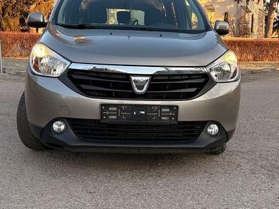 Second-hand Dacia Lodgy Lauréate 110 CP (80 kW) 2015 Culoarebej Monovolum
