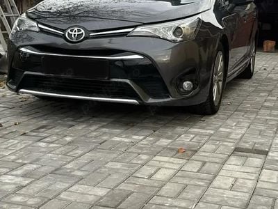 Second-hand Toyota Avensis 143 CP (105 kW) 2016 Gri Berlinǎ