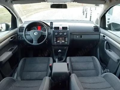 Second-hand VW Touran Highline 140 CP (102 kW) 2010 Monovolum