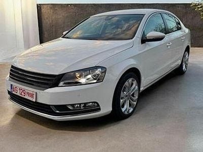 Culoarealb Utilizat 2014 VW Passat Highline Berlinǎ | 6.599 EUR (Super Preț)