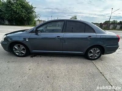 Utilizat 2004 Toyota Avensis Berlinǎ | 4.500 EUR
