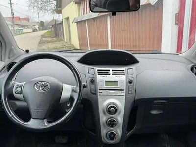 Utilizat 2006 Toyota Yaris Berlinǎ | 2.750 EUR (Preț OK)