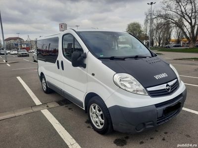 second-hand Opel Vivaro 2.5 CDTI, 9 locuri