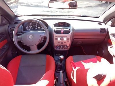 Roşu Utilizat 2004 Opel Tigra Cabrio | 2.050 EUR