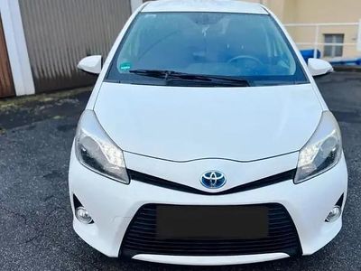 Alb Utilizat 2014 Toyota Yaris Hybrid Hatchback | 10.800 EUR (Preț OK)