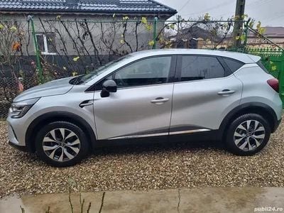 Argintiu Utilizat 2023 Renault Captur Techno SUV | 19.500 EUR