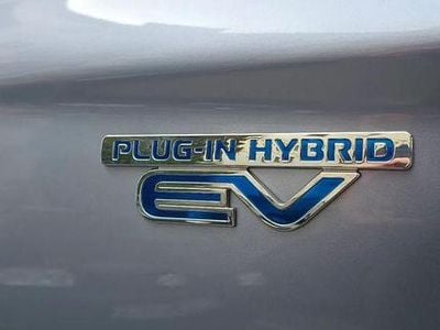 Second-hand Mitsubishi Outlander P-HEV 121 CP (88 kW) 2014 Culoarealbastru SUV