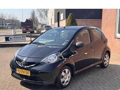 Second-hand Toyota Aygo 50 CP (36 kW) 2008 Negru Hatchback