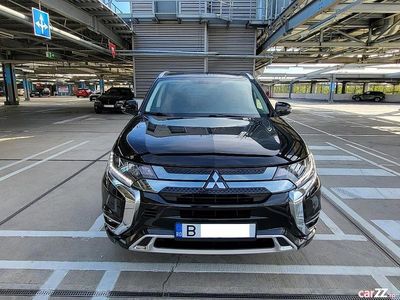 Second-hand Mitsubishi Outlander P-HEV Instyle 224 CP (164 kW) 2019 Culoarenegru SUV