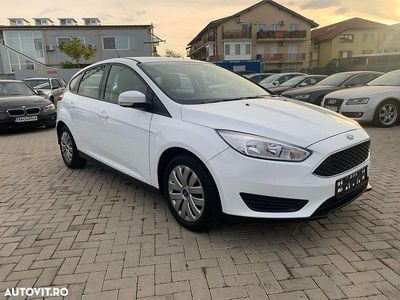 Second-hand Ford Focus Trend 100 CP (73 kW) 2017 Culoarealb Hatchback