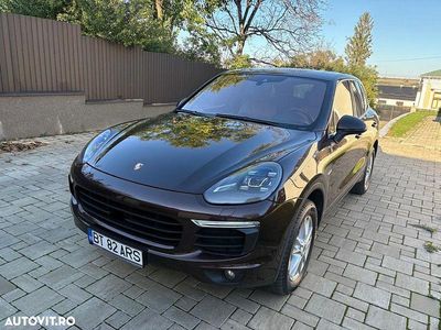 Culoaremaro Utilizat 2015 Porsche Cayenne S E-Hybrid SUV | 32.500 EUR