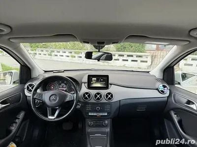 Second-hand Mercedes A180 122 CP (89 kW) 2015 Berlinǎ