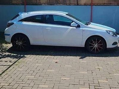 Culoarealb Utilizat 2009 Opel Astra Hatchback | 3.000 EUR (Puțin scump)