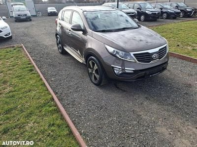 Second-hand Kia Sportage Spirit 184 CP (135 kW) 2012 Culoarebej SUV