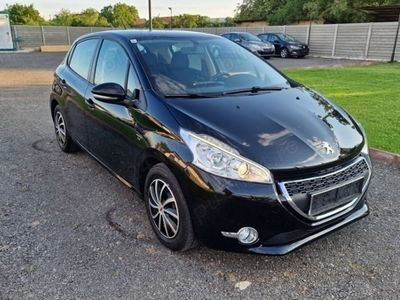 second-hand Peugeot 208  1.0i an 2013 , Garantie 12 luni, Posibil RATE