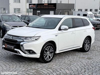 Second-hand Mitsubishi Outlander P-HEV Intense 135 CP (99 kW) 2021 Culoarealb SUV