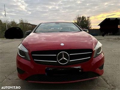 Culoarerosu Utilizat 2015 Mercedes A200 Urban Hatchback | 11.700 EUR