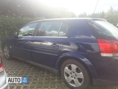 Second-hand Opel Signum 74 CP (54 kW) 2004 Albastru Hatchback