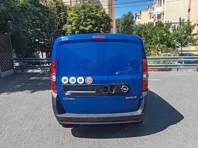 Albastru Utilizat 2012 Opel Combo Monovolum | 3.100 EUR (Preț bun)
