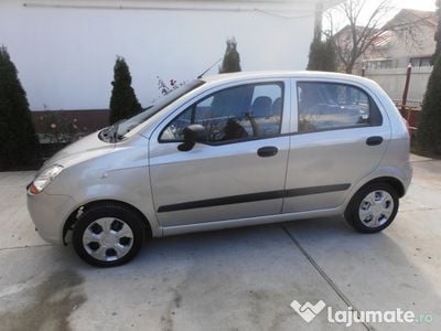 Second-hand Chevrolet Spark 50 CP (36 kW) 2008 Argintiu metalizat Hatchback