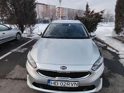 Argintiu Second-hand 2019 Kia Ceed Hatchback | 13.200 EUR (Puțin scump)