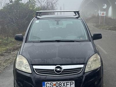 Culoarenegru Second-hand 2011 Opel Zafira Family Monovolum | 2.600 EUR