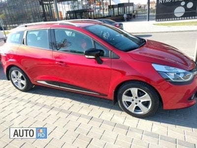 Rosu Utilizat 2015 Renault Clio GrandTour Break | 8.350 EUR (Scump)