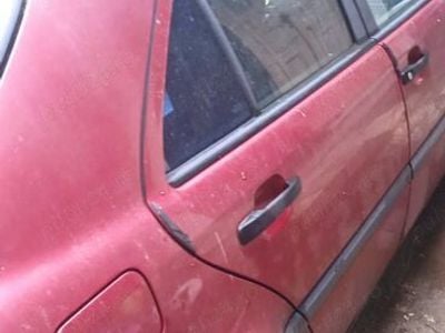 Utilizat 1993 Mercedes C180 Berlinǎ | 800 EUR