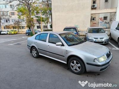 Gri Utilizat 2004 Skoda Octavia Berlinǎ | 8.000 EUR