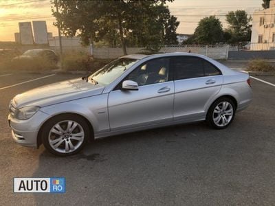 Second-hand Mercedes C200 136 CP (100 kW) 2010 Argintiu Berlinǎ