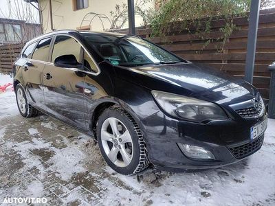 Culoarenegru Utilizat 2012 Opel Astra Sport Break | 3.300 EUR (Preț OK)