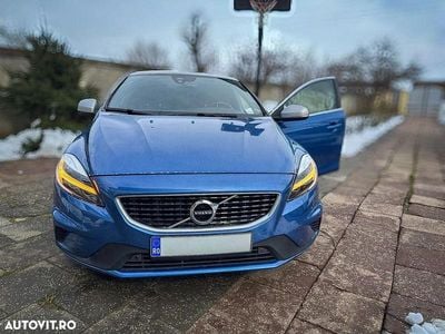 Second-hand Volvo V40 Summum 152 CP (111 kW) 2019 Culoarealbastru Hatchback