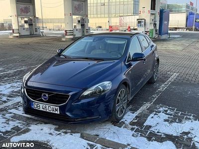 Second-hand Volvo V40 Ocean Race 190 CP (139 kW) 2014 Culoarealbastru Hatchback