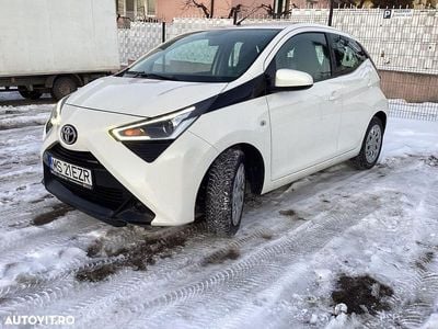 Culoarealb Utilizat 2021 Toyota Aygo X-play Hatchback | 8.100 EUR (Preț OK)