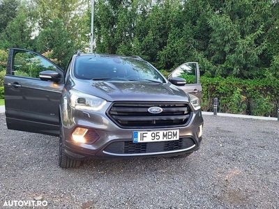 Gri Utilizat 2017 Ford Kuga SUV | 10.250 EUR (Preț bun)