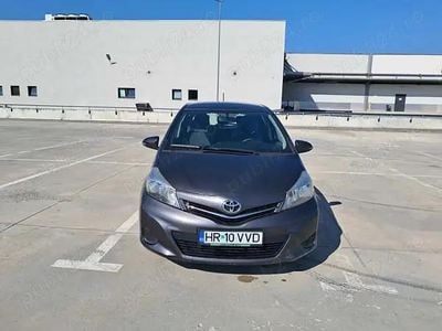 Gri Utilizat 2014 Toyota Yaris Berlinǎ | 6.700 EUR
