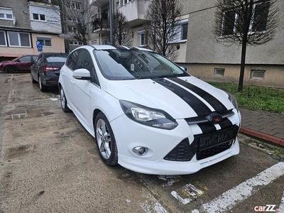 Alb Second-hand 2013 Ford Focus ST Hatchback | 4.950 EUR (Super Preț)